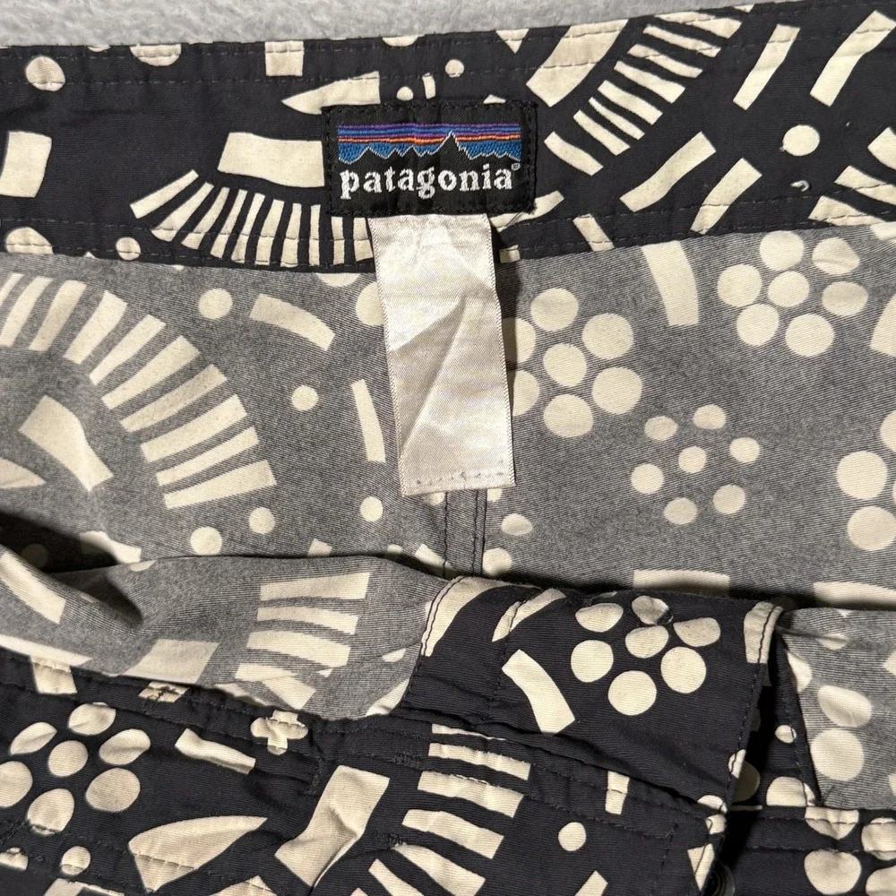 Patagonia Board Shorts Mens 36 Black White Batik Print Surf Wavefarer‎
